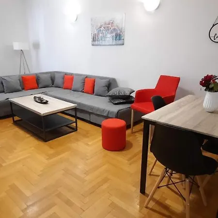 Cosy Apartment In The Heart Of The City Kalamata Exterior photo